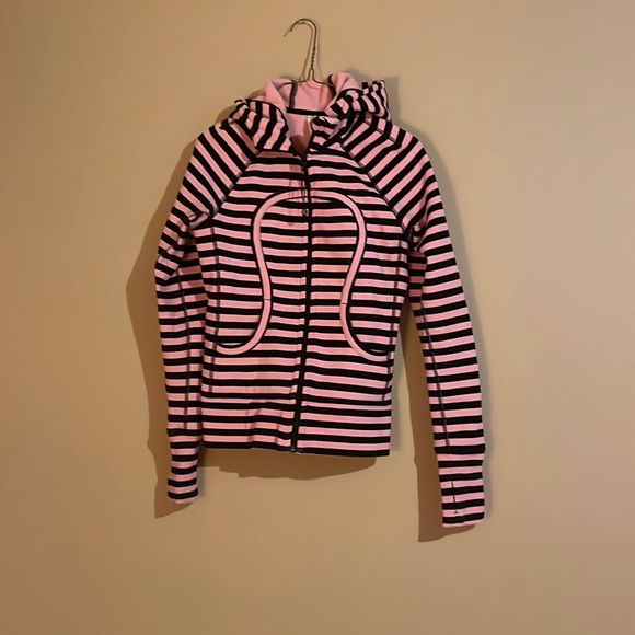 Beautiful LULULEMON Sweater - Picture 2 of 6